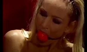 Fille péruvienne s'amusant en latex (www. video film porno hd Liberalbeauty.com)